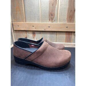 Sanita Pro Textured Oil Women's Clog in Antique Brown Size 10.5-11